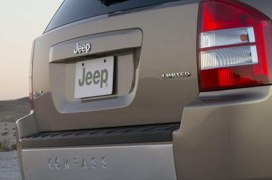  Jeep Compass 2007 года  (фото 17 из 100)